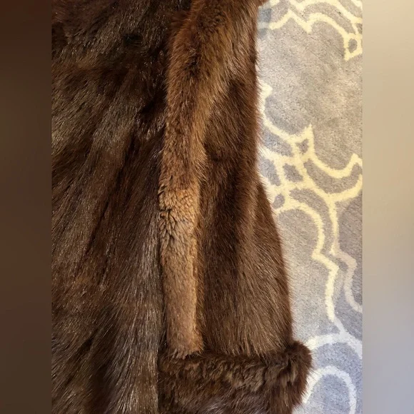 Short Style Fur Coat - Picture 12 of 16